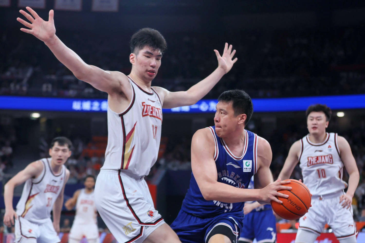 包含德甲赛程吃紧,浙江队转会期复出首秀,媒体盛赞,临场指挥获称赞的词条 包含德甲赛程吃紧,浙江队转会期复出首秀,媒体盛赞,临场指挥获称赞的词条