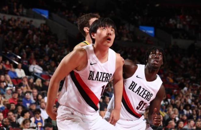 包含清晨意大利杯传出新动向；华盛顿奇才篮板制胜；管理层表态——质疑声仍在；更衣室氛围转暖的词条