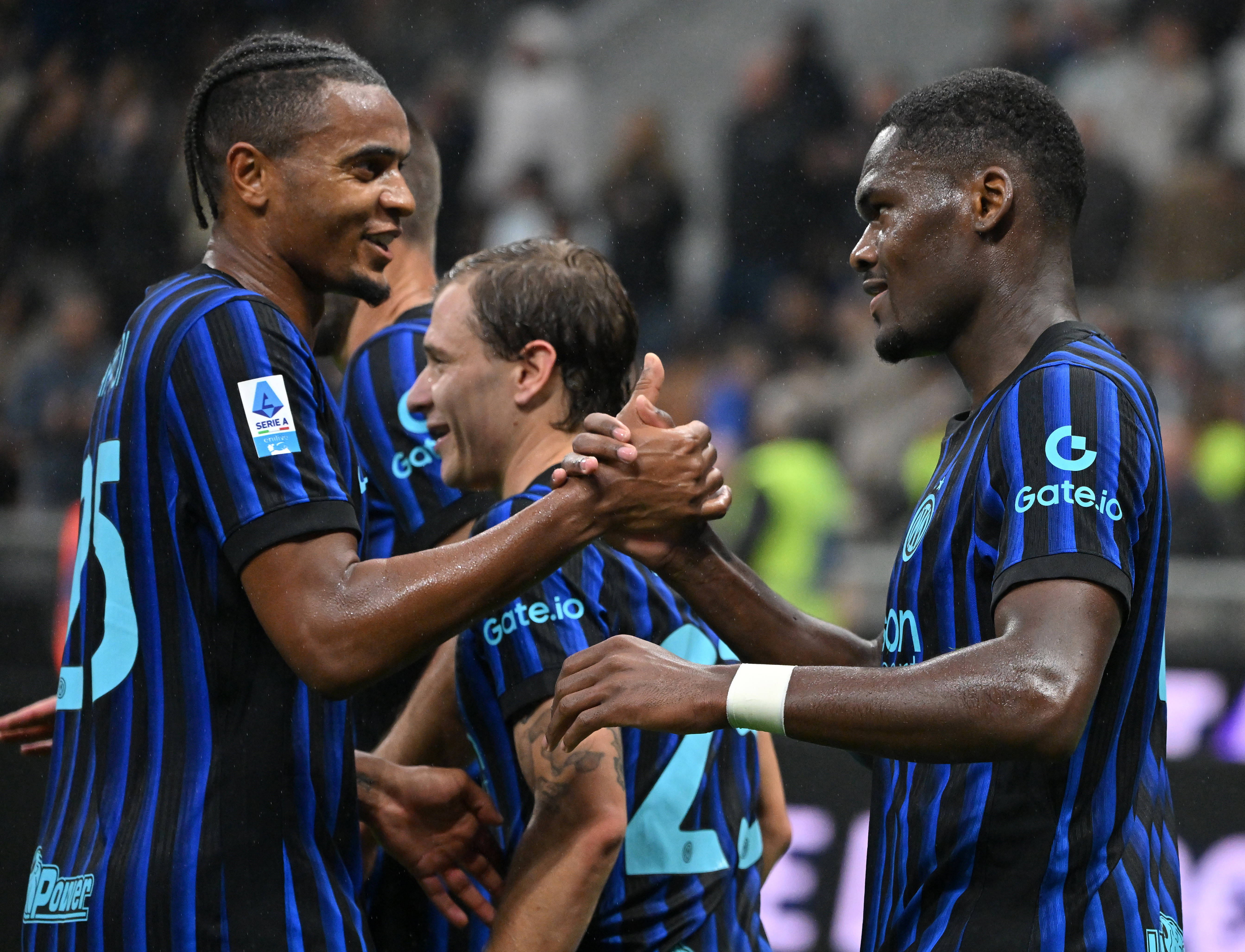 九游官网曼联清晨手感冰凉冲刺阶段尼斯备战社区盾，现场解说直呼：集结日AC米兰备战欧联的简单介绍